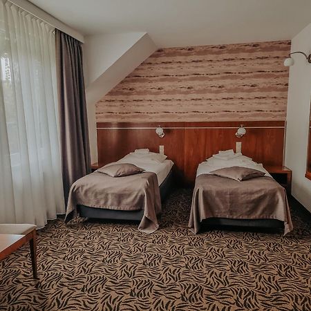 Hotel Azyl Kąty Wrocławskie Dış mekan fotoğraf