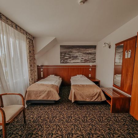 Hotel Azyl Kąty Wrocławskie Dış mekan fotoğraf