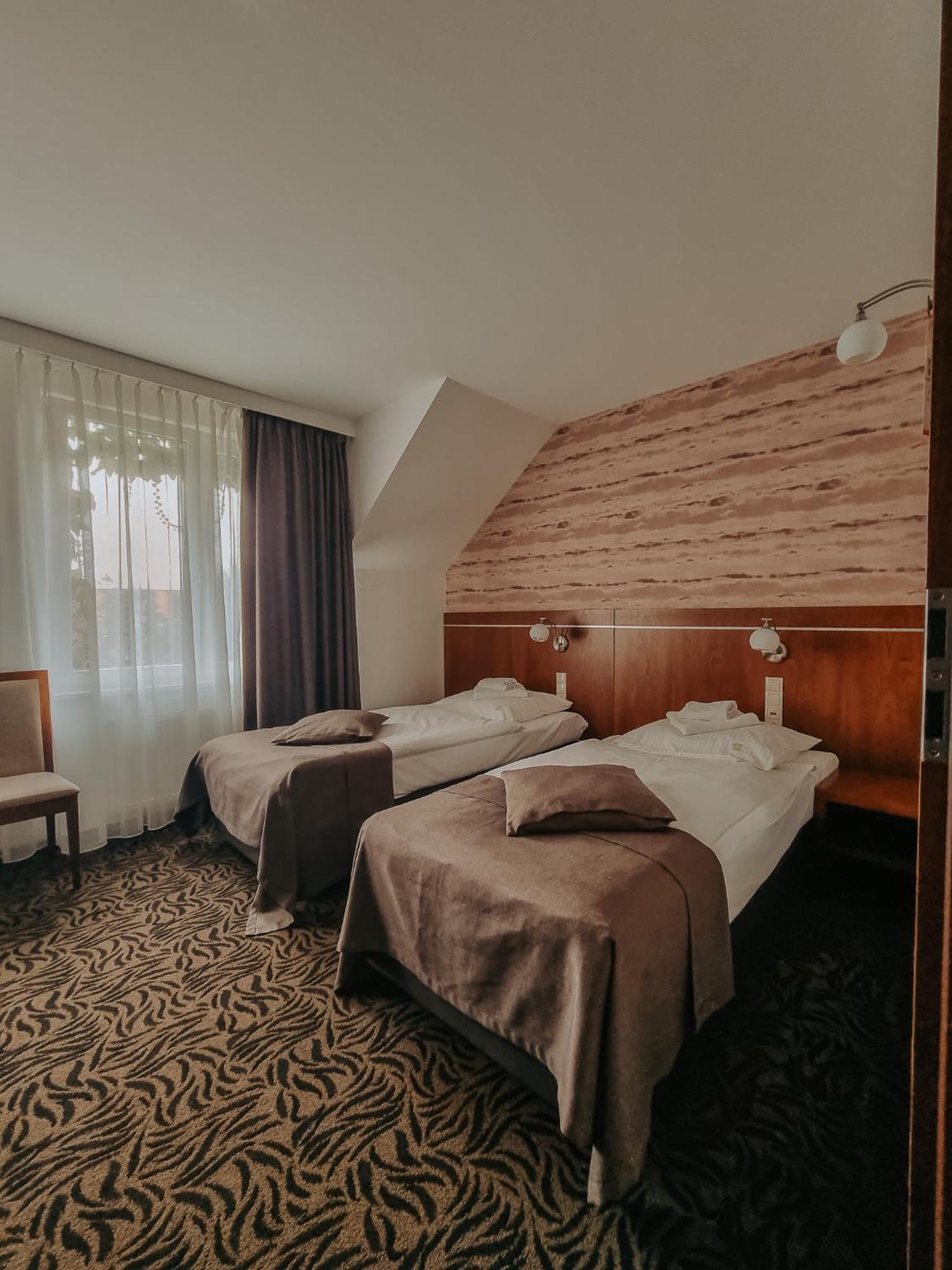 Hotel Azyl Kąty Wrocławskie Dış mekan fotoğraf