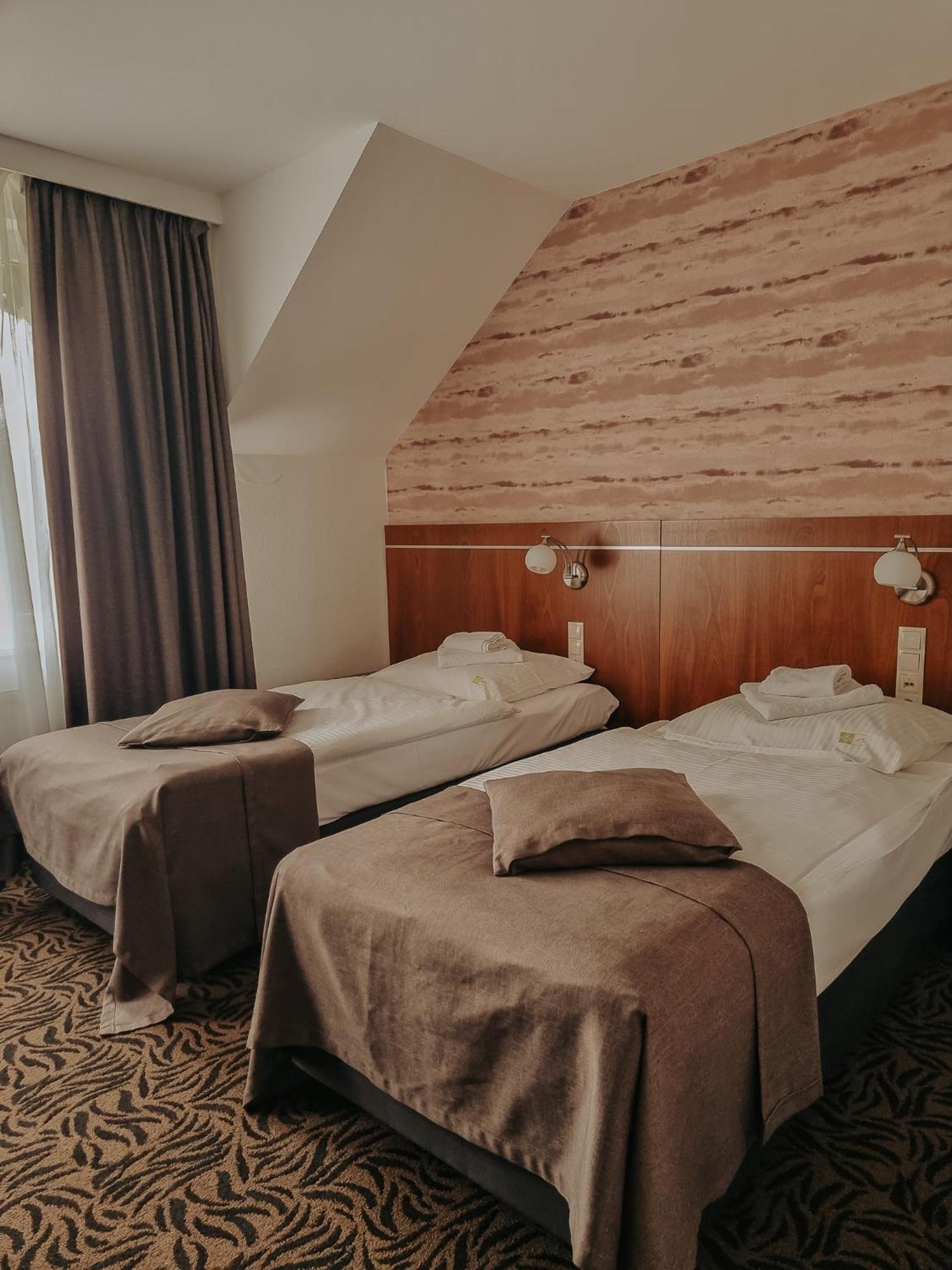 Hotel Azyl Kąty Wrocławskie Dış mekan fotoğraf