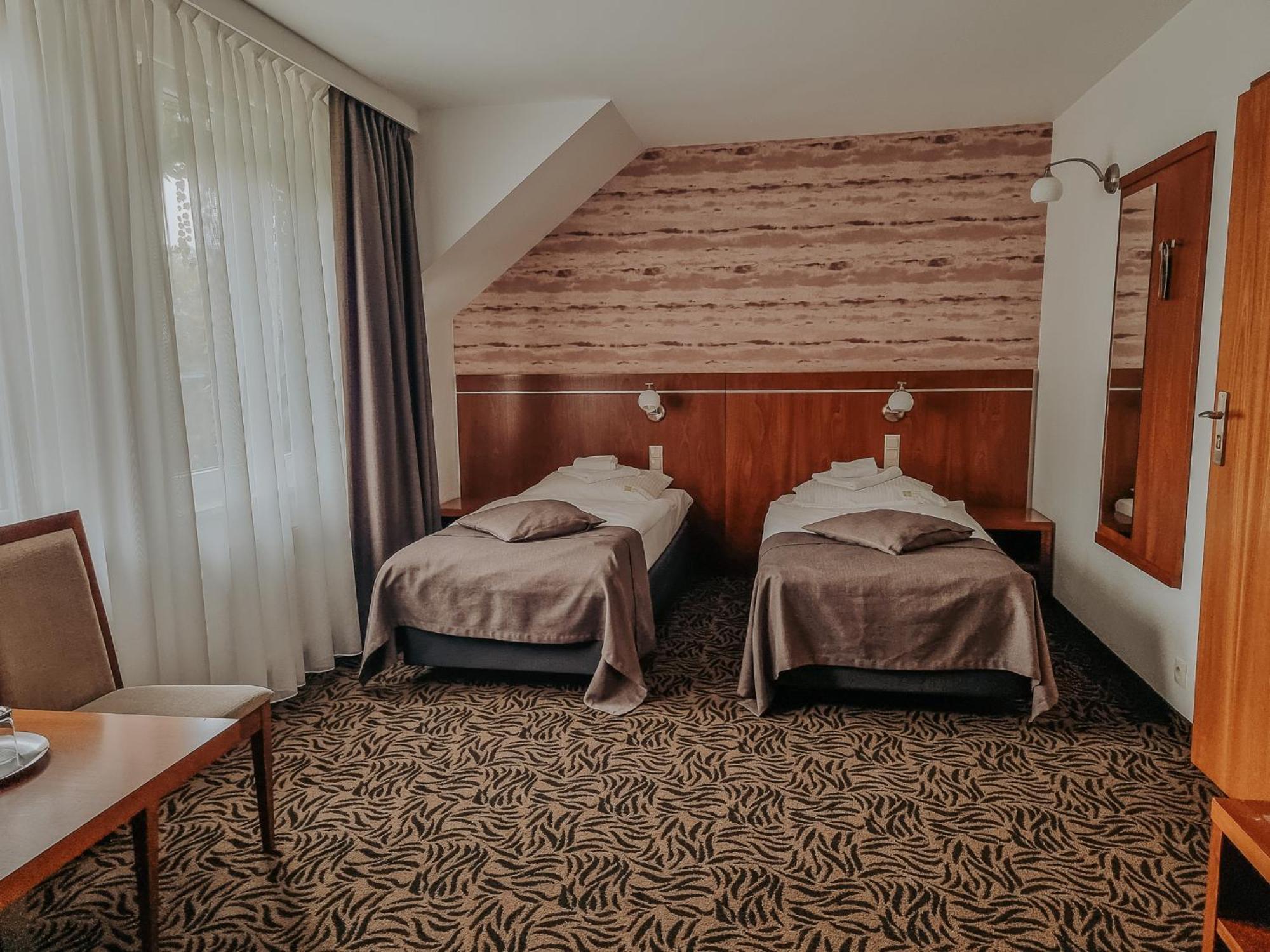 Hotel Azyl Kąty Wrocławskie Dış mekan fotoğraf